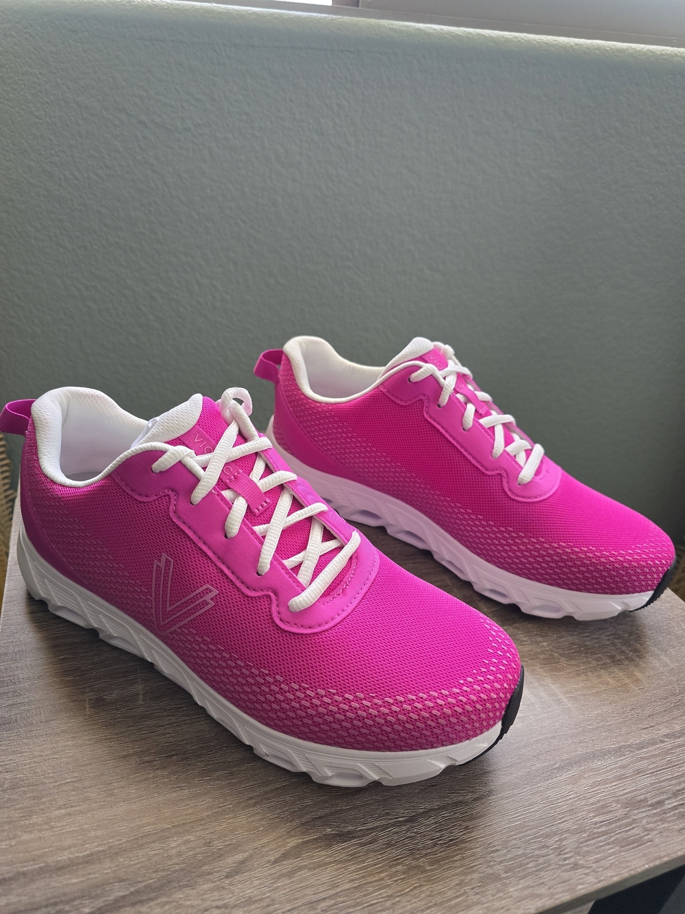 Women’s Vionic Priscilla Sneakers - 10 Wide - Lightweight Comfort